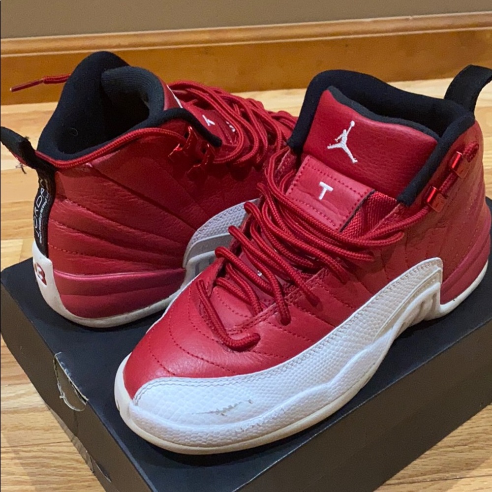 Air Jordan 12 Retro BG size 5.5 Y